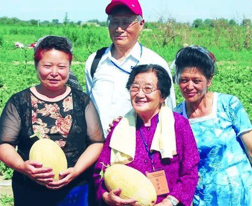 中国教授吃瓜视频,揭秘高校生活趣味瞬间