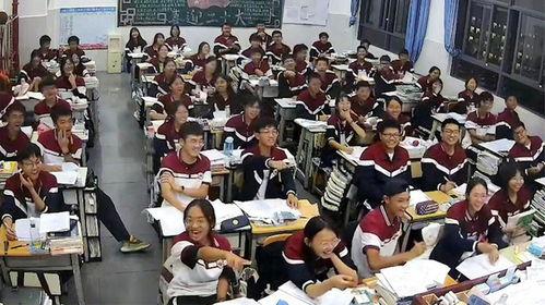 学校打架吃瓜学生视频,一视频揭露学生打架事件，吃瓜群众热议