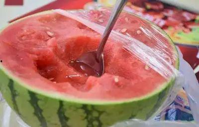 山东景点女子吃瓜视频下载,下载热潮席卷网络