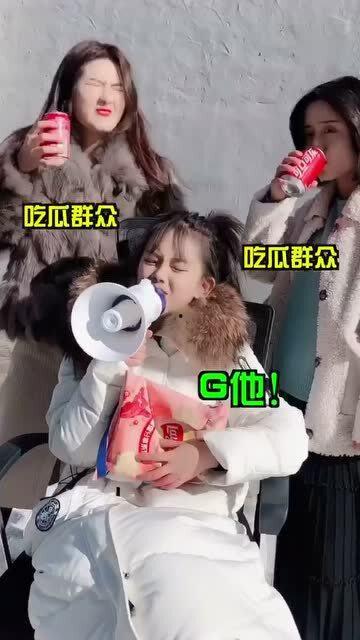 吃瓜群众大学生看热闹视频