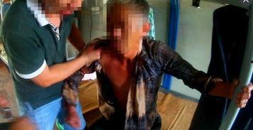 吃瓜女的拦车男的暴打女的视频,吃瓜群众现场目睹惊人一幕