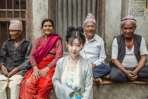 汉服摄影师吃瓜事件视频,一场网络争议的视觉解读