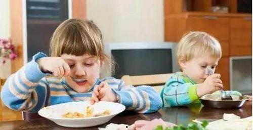 小孩吃瓜噎住视频播放,视频记录惊心动魄救援过程